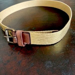 Metallic gold tone belt. GREAT ACCESSORY